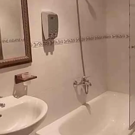 欧特罗乡村旅馆 *